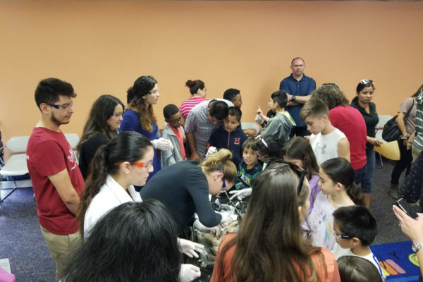 1-27-18-science-in-the-city-dissections-workshop-at-miami-lakes-library-11