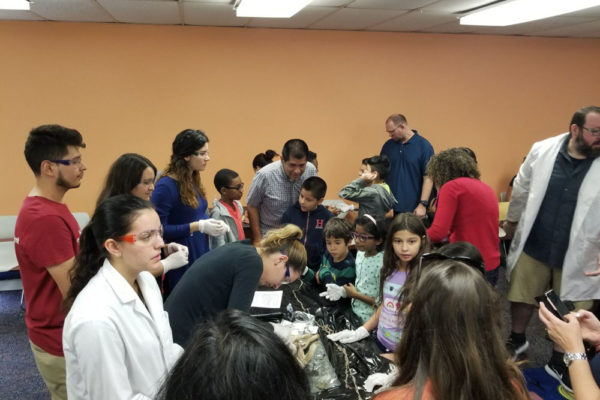 1-27-18-science-in-the-city-dissections-workshop-at-miami-lakes-library-15