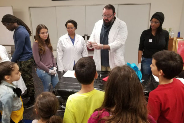 1-27-18-science-in-the-city-dissections-workshop-at-miami-lakes-library-30