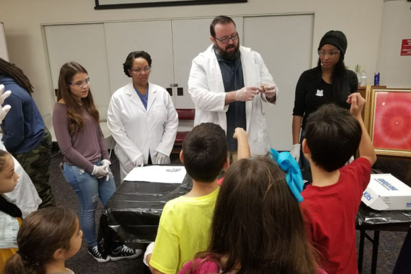 1-27-18-science-in-the-city-dissections-workshop-at-miami-lakes-library-31