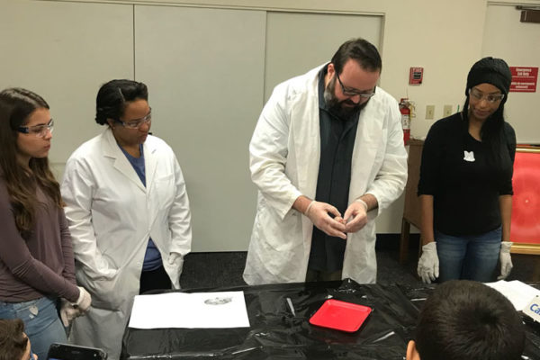 1-27-18-science-in-the-city-dissections-workshop-at-miami-lakes-library-5
