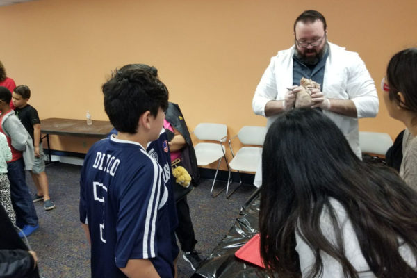 1-27-18-science-in-the-city-dissections-workshop-at-miami-lakes-library-8