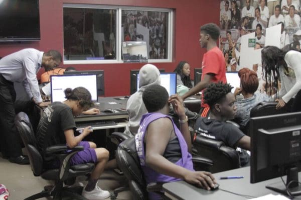Manifezt-12-18-15-Tech-Class-1