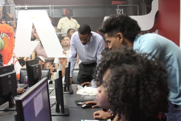 Manifezt-12-18-15-Tech-Class-10