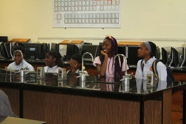 Manifezt-Foundation-Youth-STEM-Innovators-Workshop-at-Archbishop-Curley-Notre-Dame-2