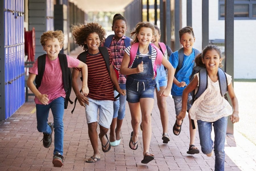 - school kids running in elementary school hallway PFWJL37 - Facing Education in Urban Schools | Manifezt Foundation - school kids running in elementary school hallway PFWJL37 - Facing Education in Urban Schools | Manifezt Foundation