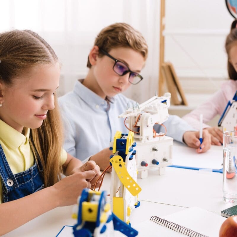 - schoolgirl making diy robot at stem lab - Children and Robotics | Manifezt Foundation Schoolgirl making diy robot at stem lab